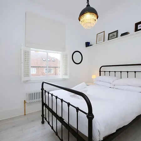 Maison 24 * York