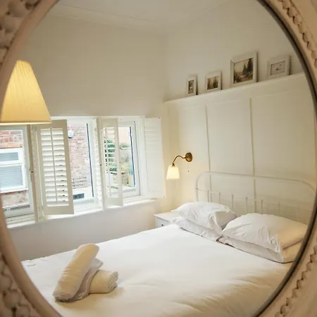 Maison 24 * York