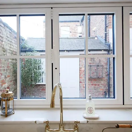 Maison 24 * York