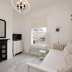 Maison 24 * York